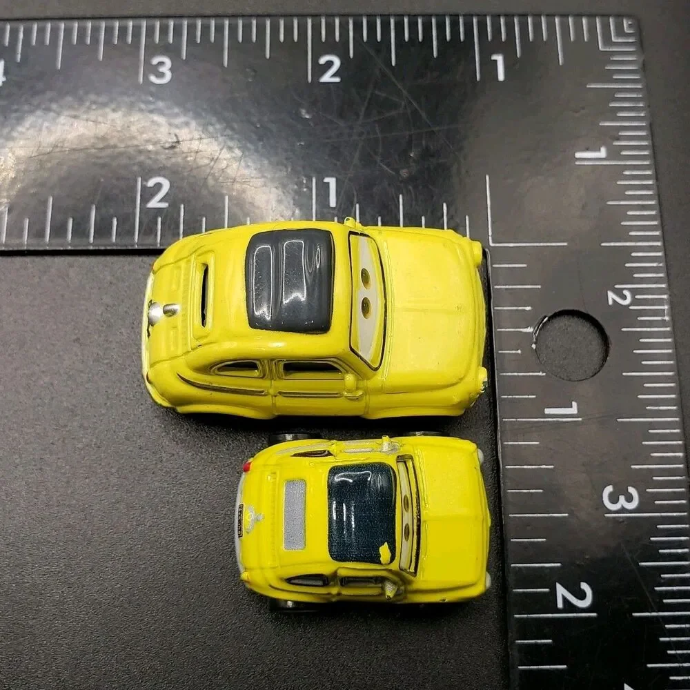 Disney / Pixar / Mattel / Cars Yellow Luigi Die-cast Scale 1:55 And Mini-Racer!!